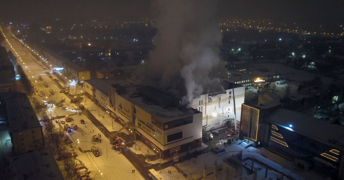 ЗМІ повідомили про сорок дітей серед жертв пожежі в Кемеровому