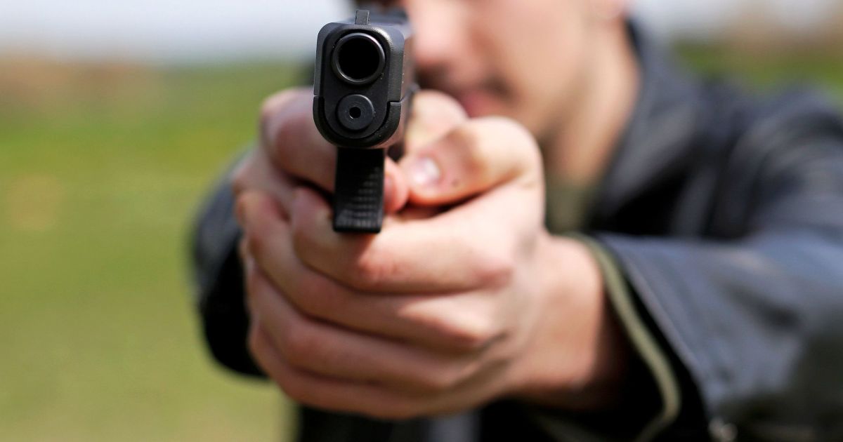 Нічна стрілянина у Києві: нападник поцілив у живіт опоненту і втік