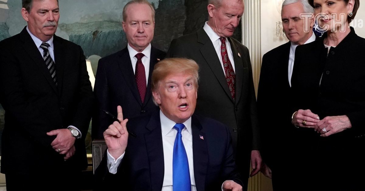 Трамп запретил трансгендерам служить в армии США