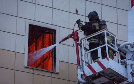 У Мережі з'явилося відео тисняви під час пожежі у торговому центрі в Кемерові