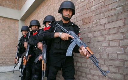 У Пакистані напали на китайське консульство. Є загиблі та поранені