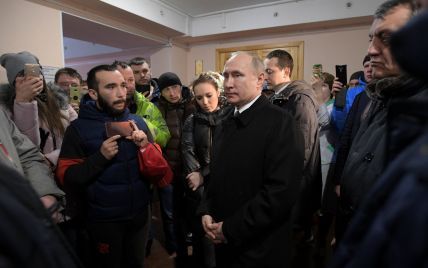 Путин встретился с кемеровскими активистами. Призвал не верить информации в соцсетях о количестве жертв