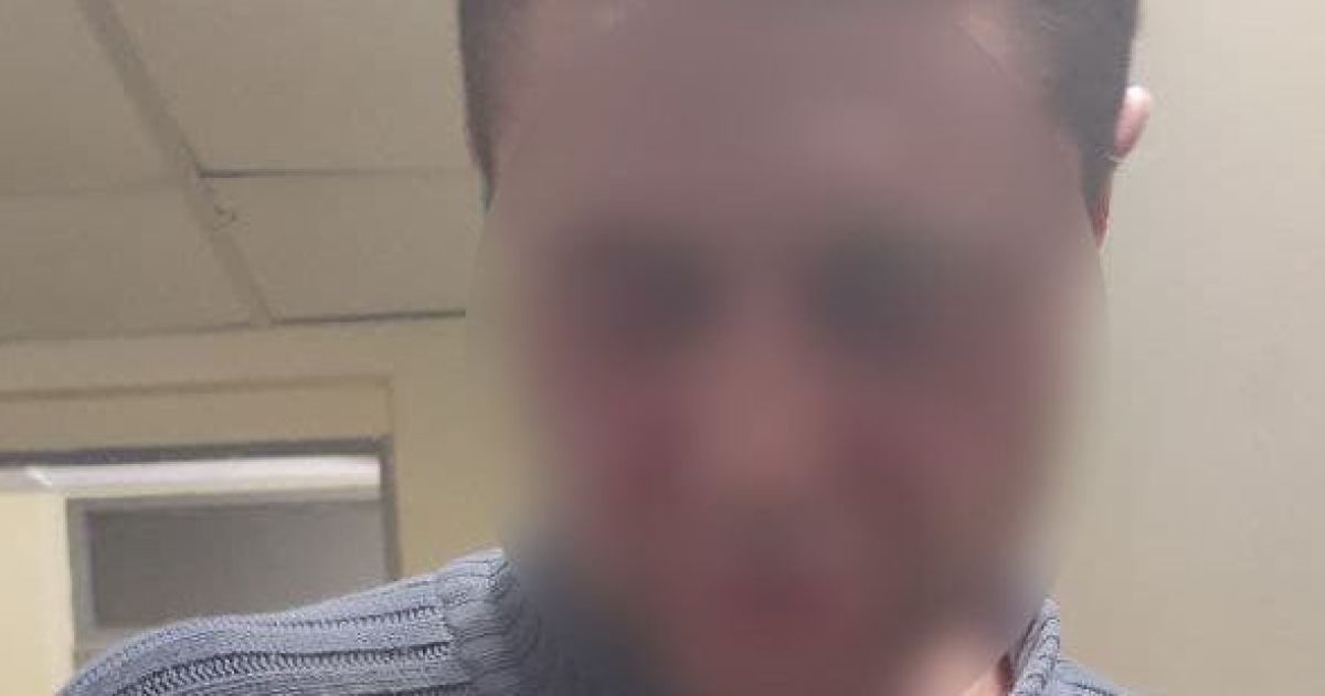 У Києві чоловік бігав сходами будинку із сокирою в руках та погрожував сусідам: фото