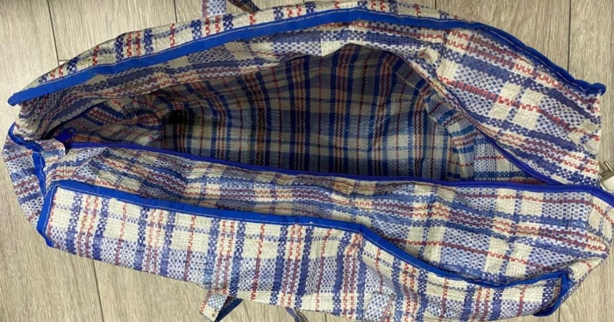 Сумка, у якій знайшли ноаонародженого хлопчика