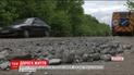 На Донеччині дорогу до шпиталю відремонтували камінням, що сповільнило перевезення поранених