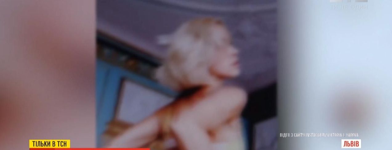 Модель в нижнем белье танцевала на столе в Дворце Потоцких: сеть взорвало такая реклама