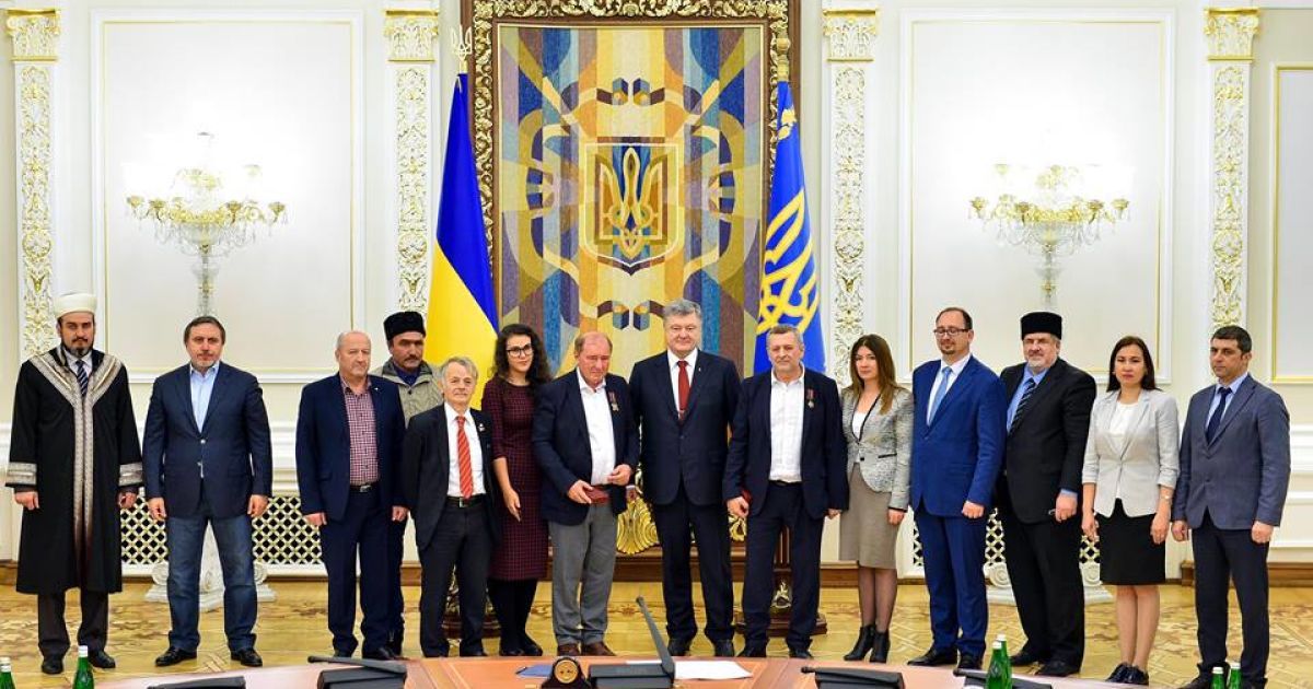 Порошенко нагородив Чийгоза й Умерова орденами "За заслуги"