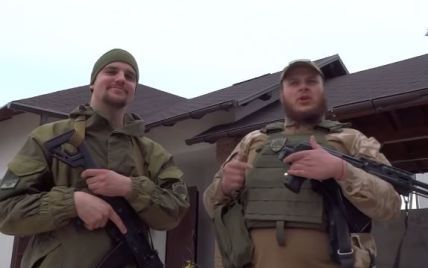 Украинские бойцы специально для скандального Киселева подняли флаг США в Широкино