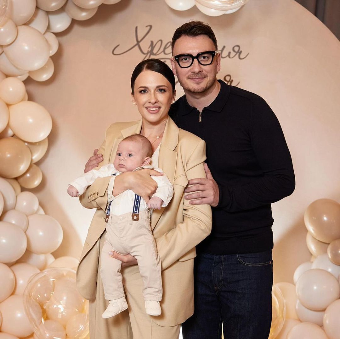 Ivan NAVI з дружиною та сином / © instagram.com/ivan_naviofficial