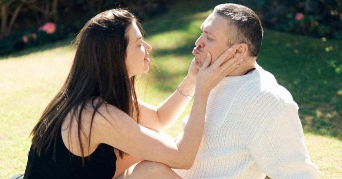 Шила Стилз әтеш сорып, дөрекі жігітті трахает