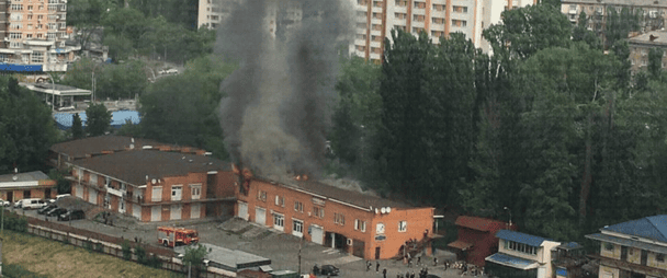 Большой пожар на Кардачах в Киеве: что горит, что видно из всех сторон города