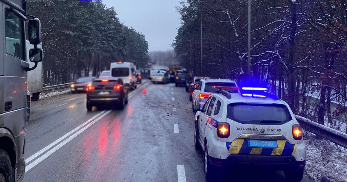 Затрудненное движение транспорта в Киеве из-за ДТП из-за ДТП