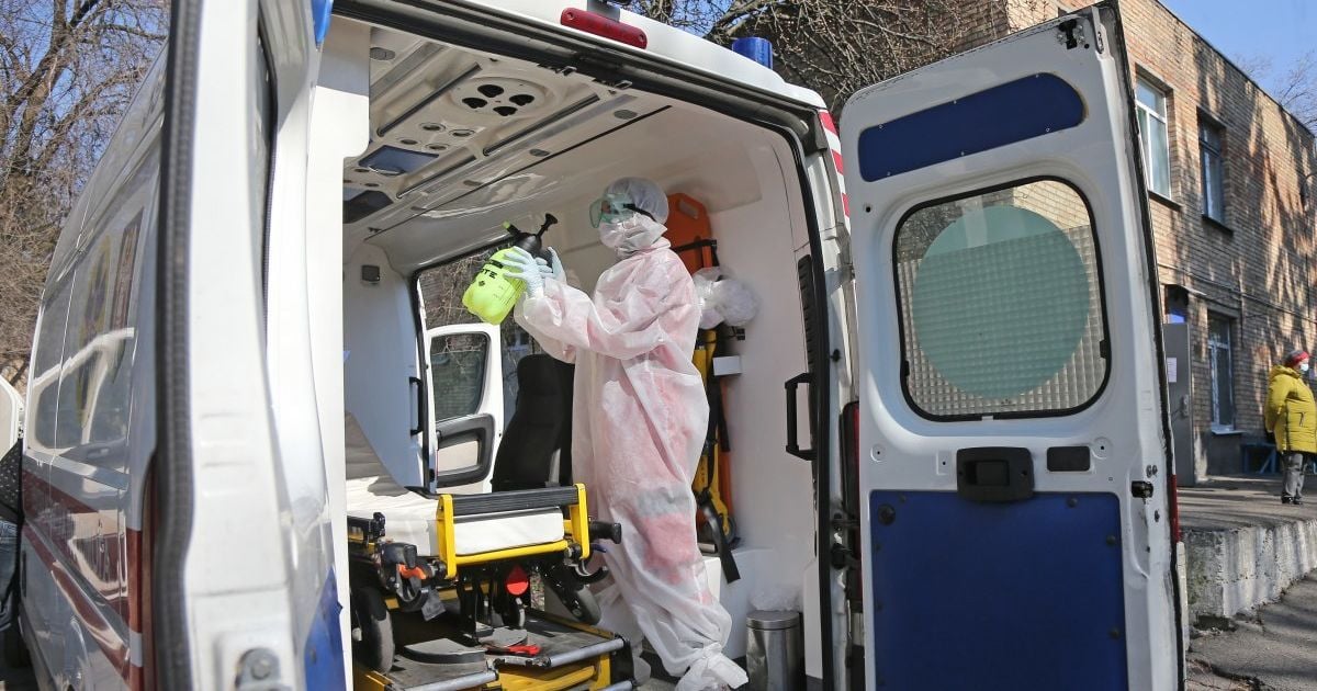 Наближаємося до піку епідемії: як минув черговий карантинний тиждень на Прикарпатті, Запоріжжі та у Тернополі