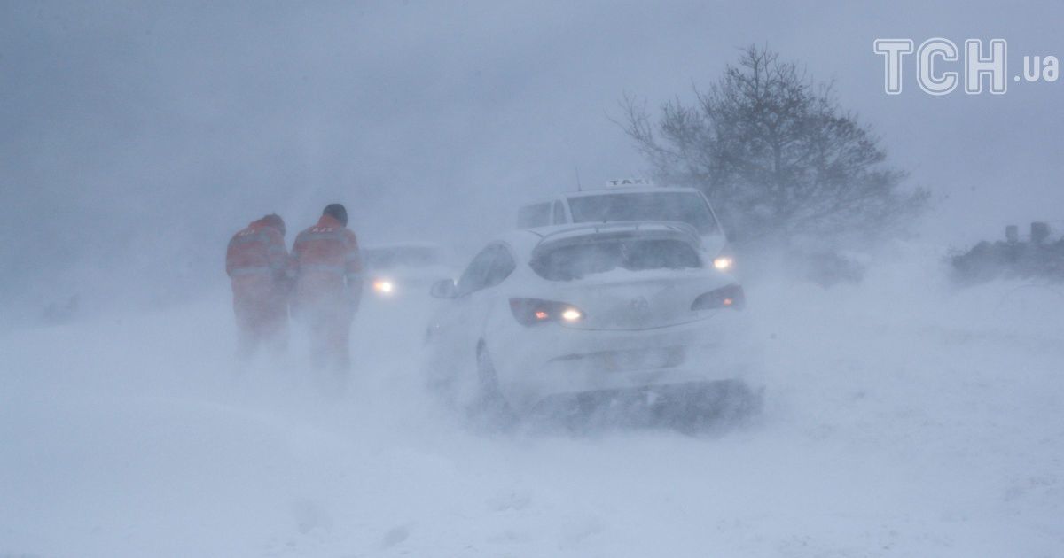 Сильний сніг та хуртовини. Синоптики попередили українців про різке погіршення погоди