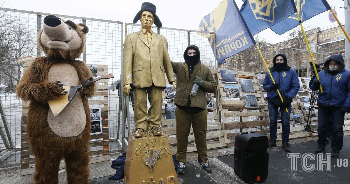 Акция под посольством РФ / © Reuters