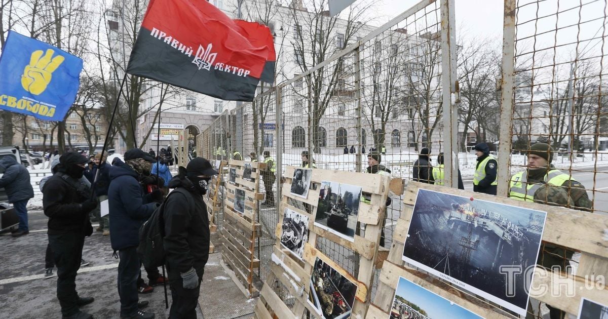 Акция под посольством РФ / © Reuters