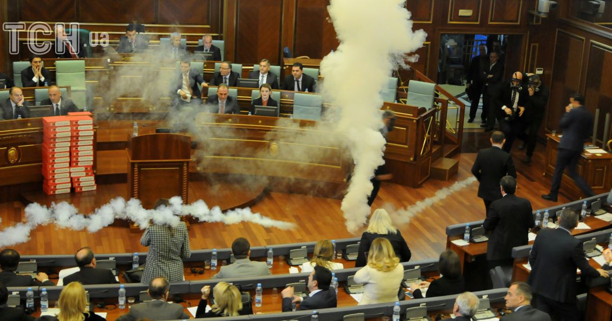 Сльозогінний газ у парламенті Косова