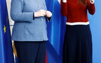 В трикотажном платье и в ботинках на шнуровке: премьер-министр Исландии на встрече с Меркель