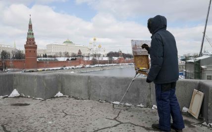 В Москве напротив Кремля устроили акцию в поддержку Сенцова
