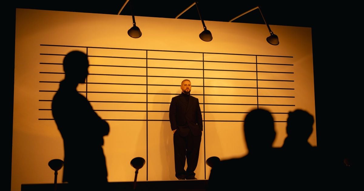 Кадр з нового кліпу MONATIK