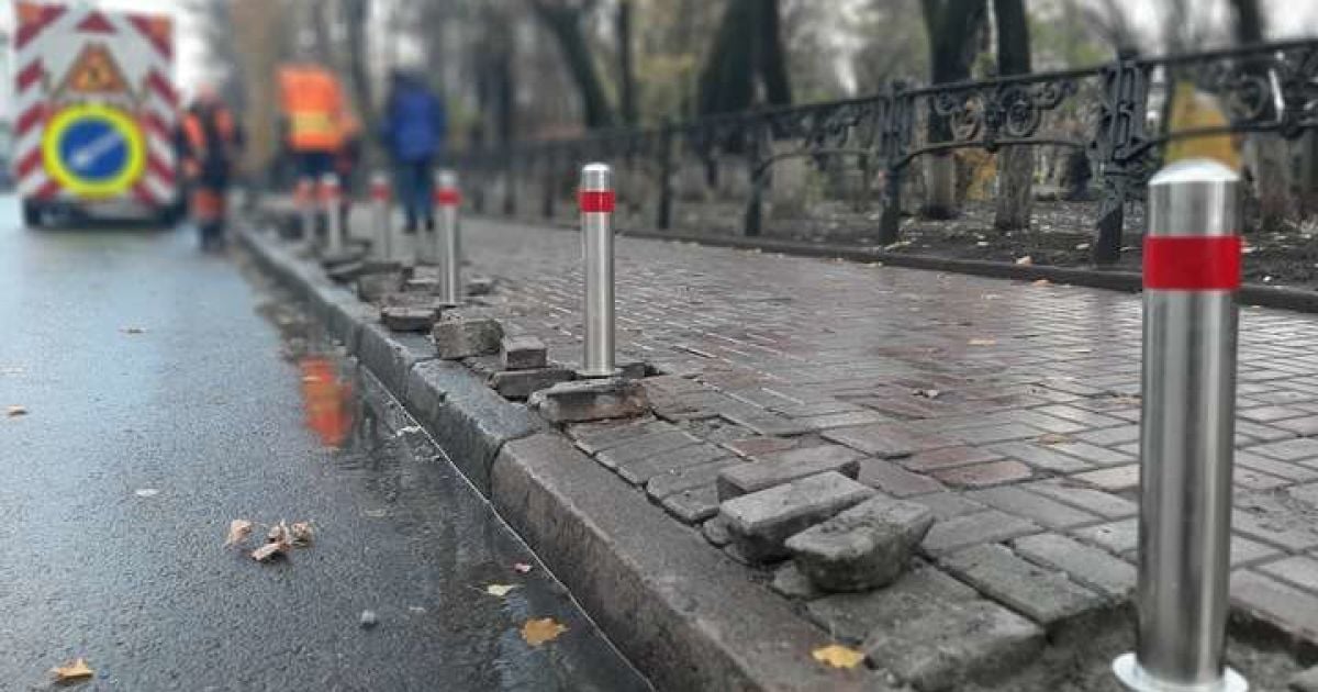 В Киеве установили 3,9 тысячи антипарковочных столбцов за 2019 год