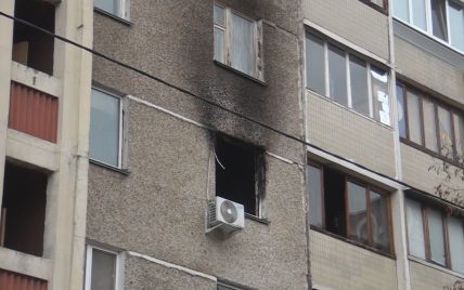 В Киеве на Троещине полицейские спасли из охваченной дымом квартиры пятерых детей
