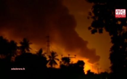 На Шри-Ланке горит крупнейший склад боеприпасов