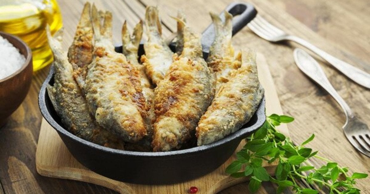 Риба в клярі на сковороді