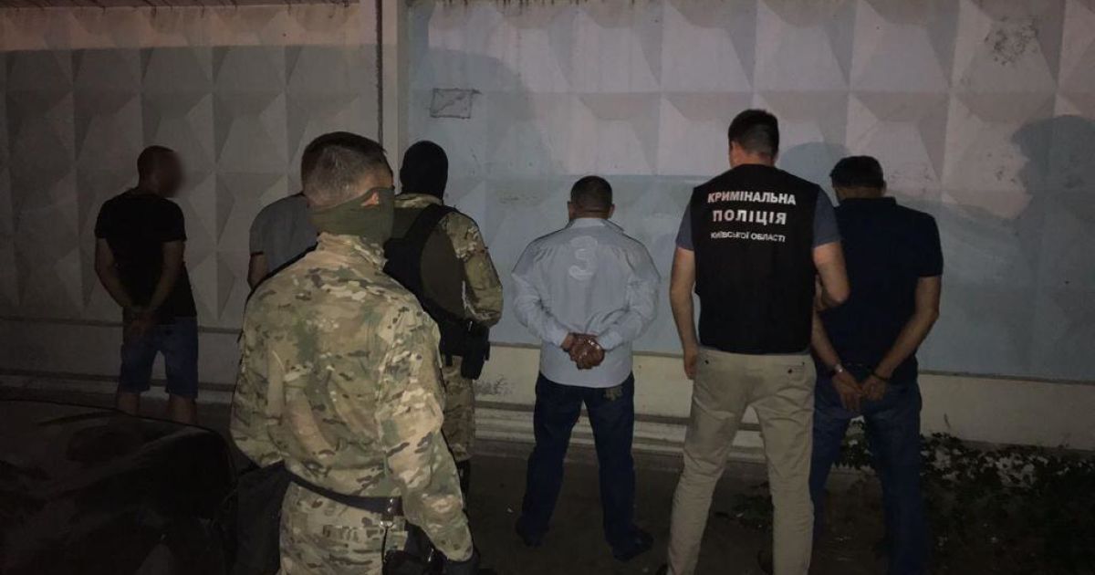 В Киевской области иностранцы украли банковский терминал: 100 тысяч гривень отправили женам