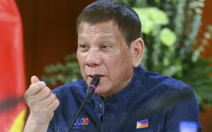 Скандальний президент Філіппін хоче публічно прищепитися російською вакциною від коронавірусу