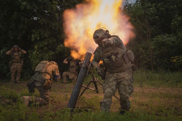 На усіх ділянках фронту точаться важкі бої / © Associated Press
