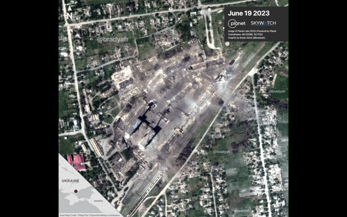 Фото з місця, де був знищений російський склад боєприпасів у Риковому / Знімок Planet Labs / © 