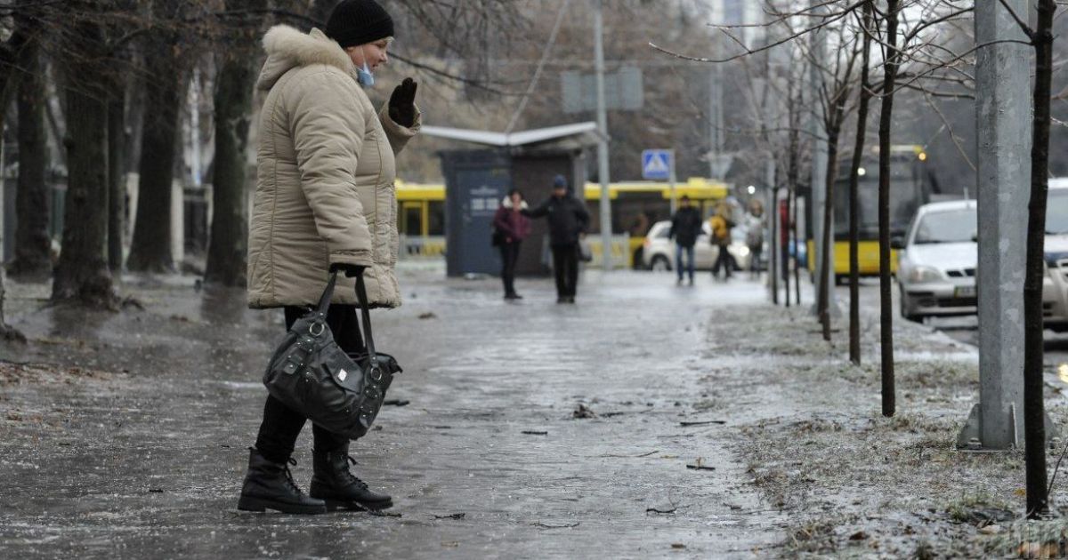 Переполненные травмпункты в Киеве: из-за гололеда количество пострадавших постоянно растет