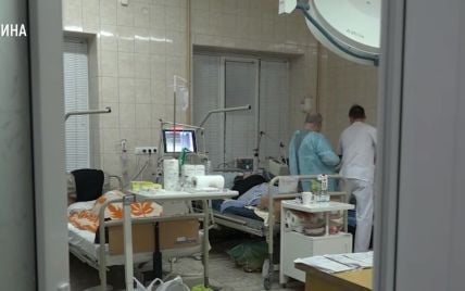 "Реанимировали с фонариками": в Черновицкой больнице, где лечат больных COVID-19, выключали свет