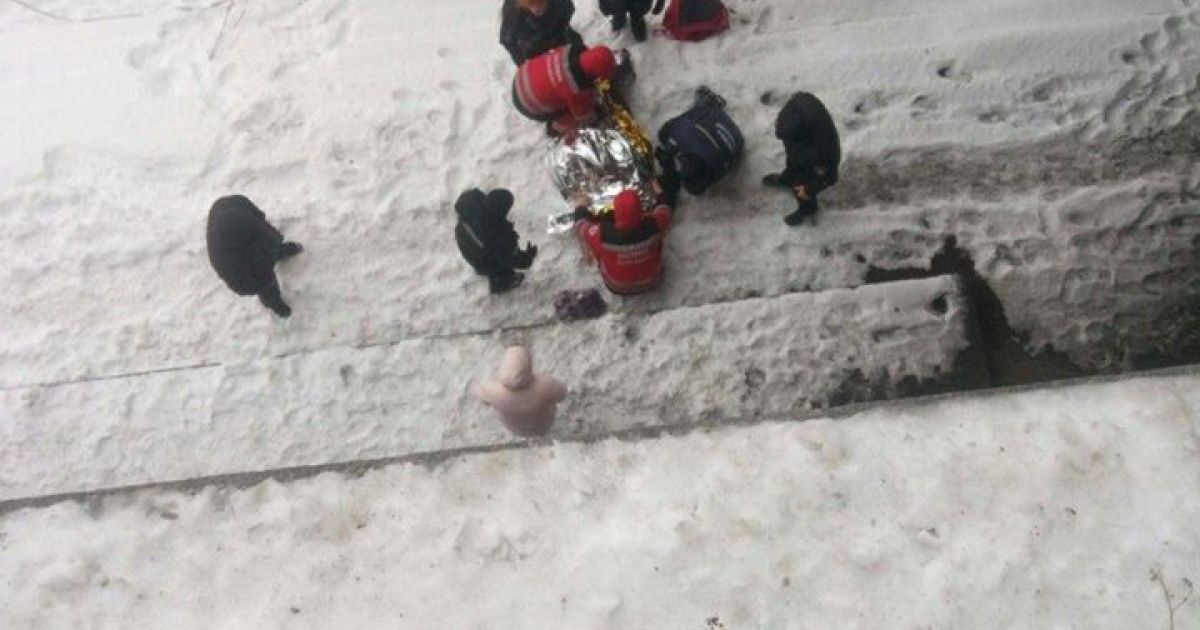Рятувальники витягли чоловіка з Дніпра_1 / © Управление ГСЧС Киева