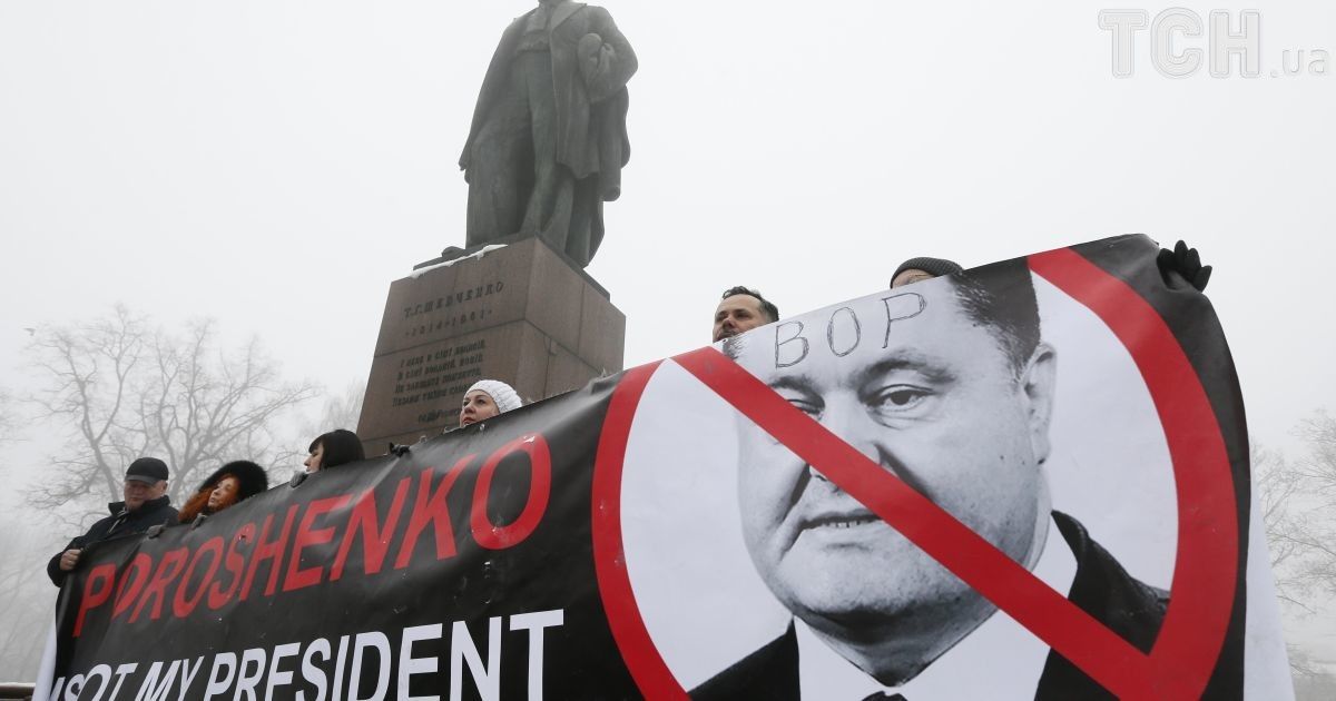 біля пам'ятника Шевченку в Києві_1 / © Reuters