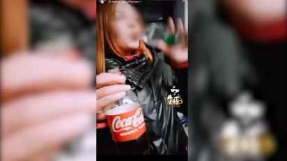 В метро Харькова подростки распивали водку прямо в вагоне