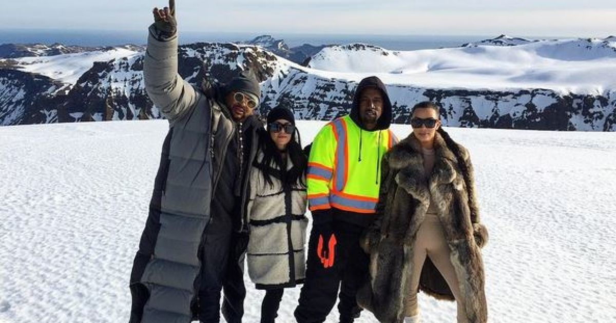 Кортни и Ким Кардашьян на отдыхе в Исландии/Инстаграм