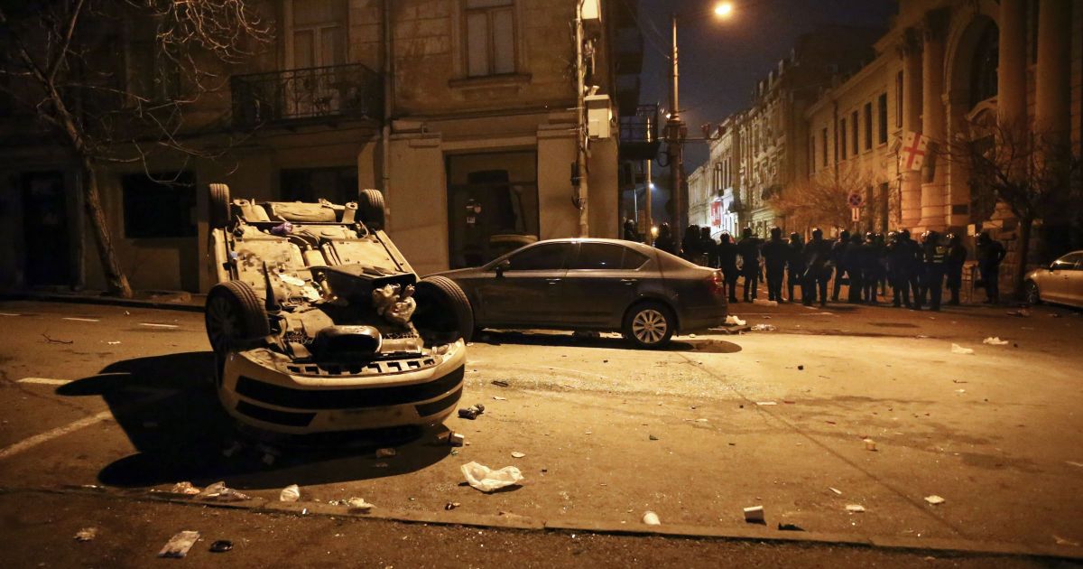 Повітряна тривога, вибухи в Україні та протести в Грузії: головні новини ночі 9 березня 2023 року