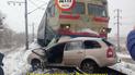Под Киевом водитель не успел "проскочить" на переезде и попал под поезд