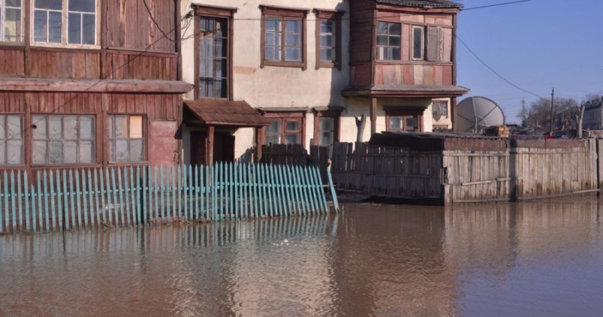 Паводок у Карагандинській області змусив залишити свої будинки більше 4 тисяч людей. / © tengrinews.kz