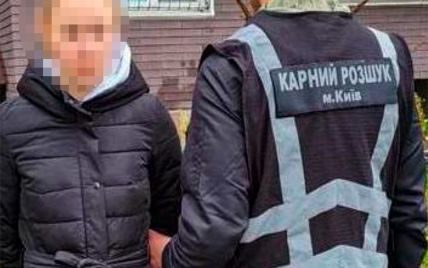 У Києві затримали 23-річну дівчину з галюциногенними грибами: їй загрожує в'язниця (фото)