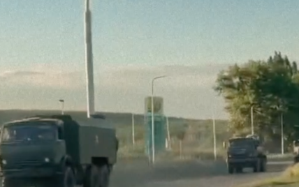 Росіяни переганяють техніку в бік Запорізької області (відео)