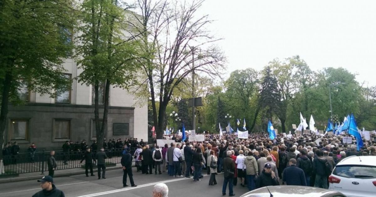 Під Радою пікетують учені: у центрі утворилися затори через активістів