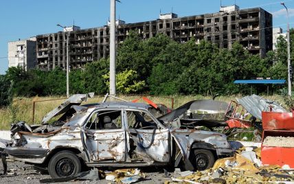 "25 секунд із життя Маріуполя": який вигляд має зруйноване і окуповане росіянами місто (відео)