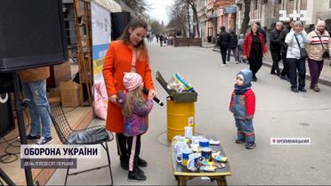 Творчі волонтери Кропивницького співами збирають гроші на джип для військових