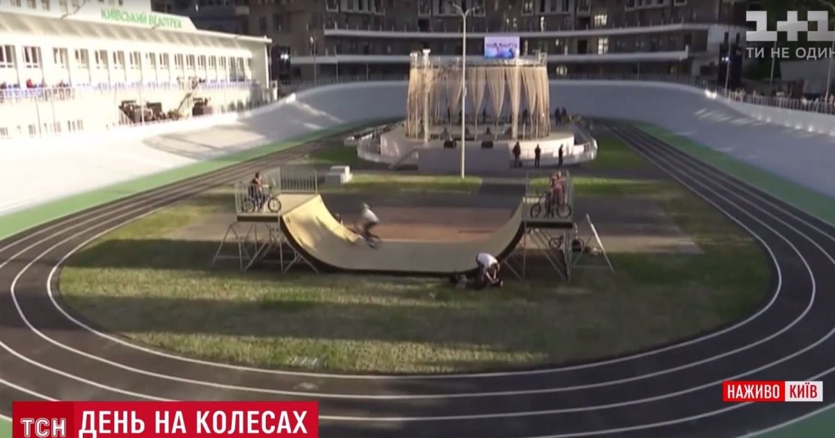 Киевский велотрек открылся масштабным лазерным шоу