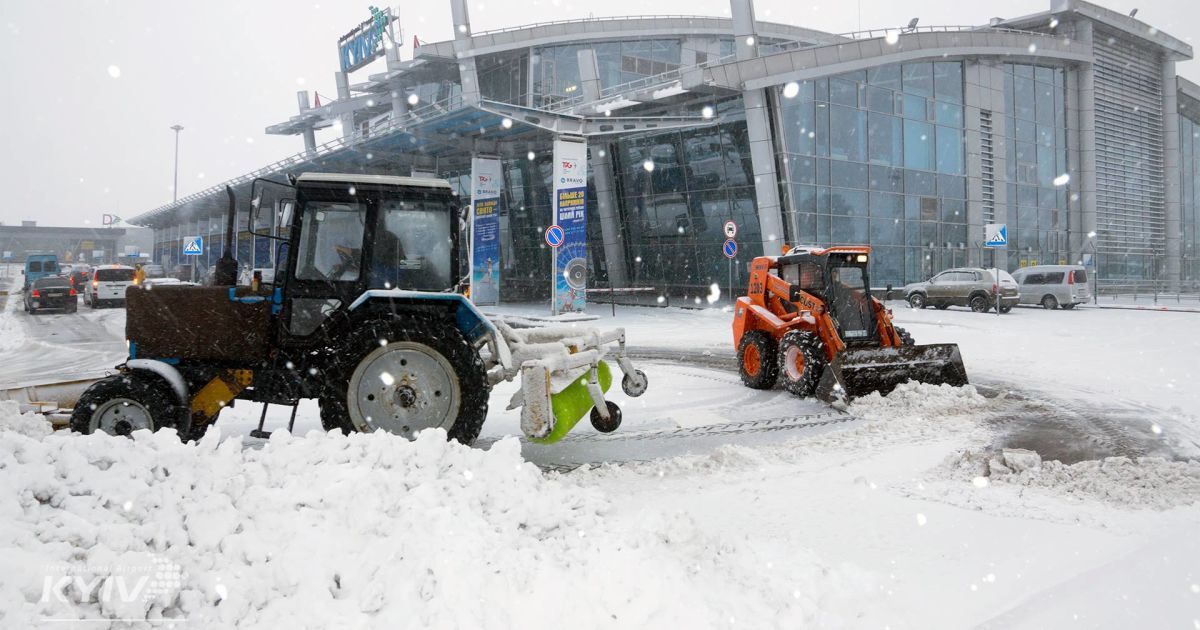 Аэропорт "Киев" из-за осложнения погодных условий переносит часть рейсов в Борисполь