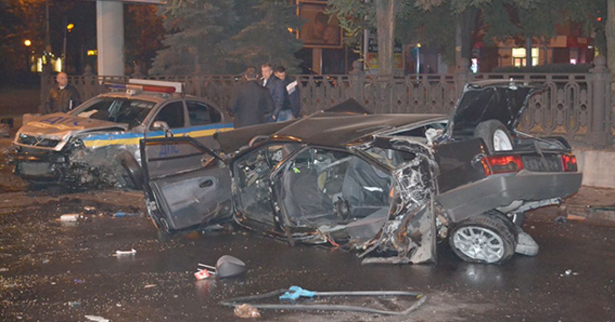 В Днепропетровске ВАЗ врезался в патрульный автомобиль ГАИ