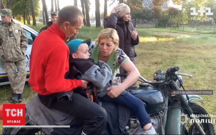 Сидел на краю болота и обнимал собаку: в Черкасской области всю ночь искали 6-летнего мальчика